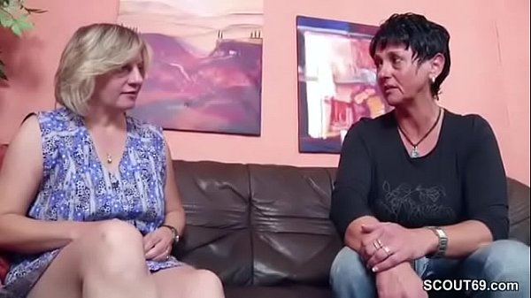 Sie bringt ihre Freundin mit, damit ihr Mann sie beide ficken kann