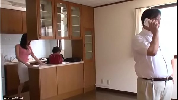 Vợ ngoại tình trong khi chồng đang theo dõi