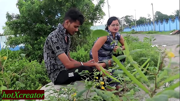 Selvagem Menina Adolescente se diverte em sexy