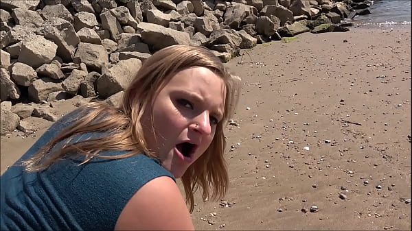 Deutsches Mädchen mit großem Arsch hat OUTDOOR-SEX