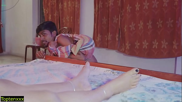 Linda indiana Bhabhi fodida por ladrão desconhecido! Sexo repentino